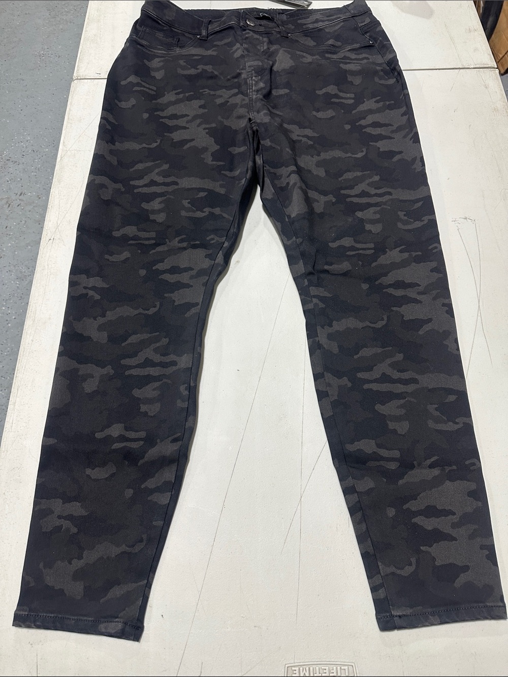 G by Giuliana Women's Skinny Jeans in Black Camo